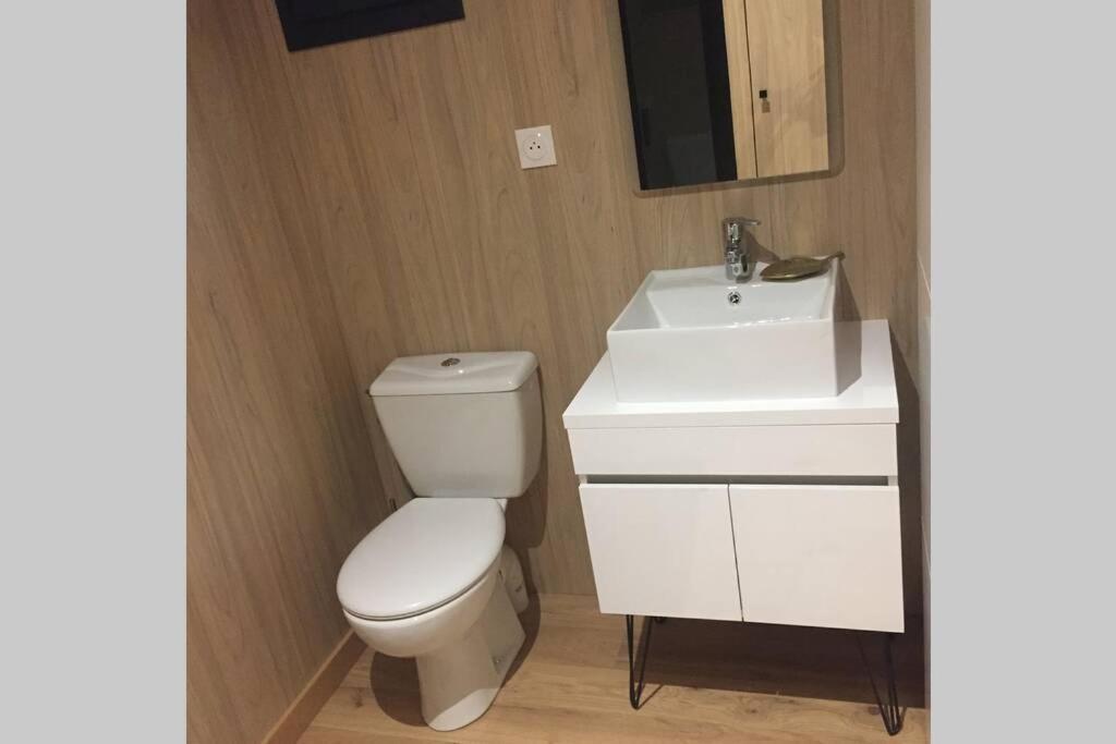 Adorable Cabane Dans Un Espace Boise แซ็งต์-จูเนียง ภายนอก รูปภาพ
