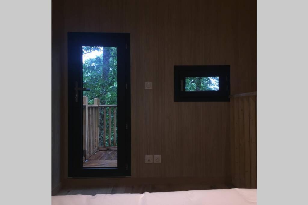Adorable Cabane Dans Un Espace Boise แซ็งต์-จูเนียง ภายนอก รูปภาพ